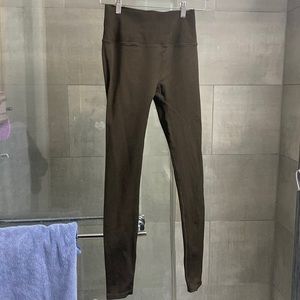 Size small alo leggings. Seamless high waisted style